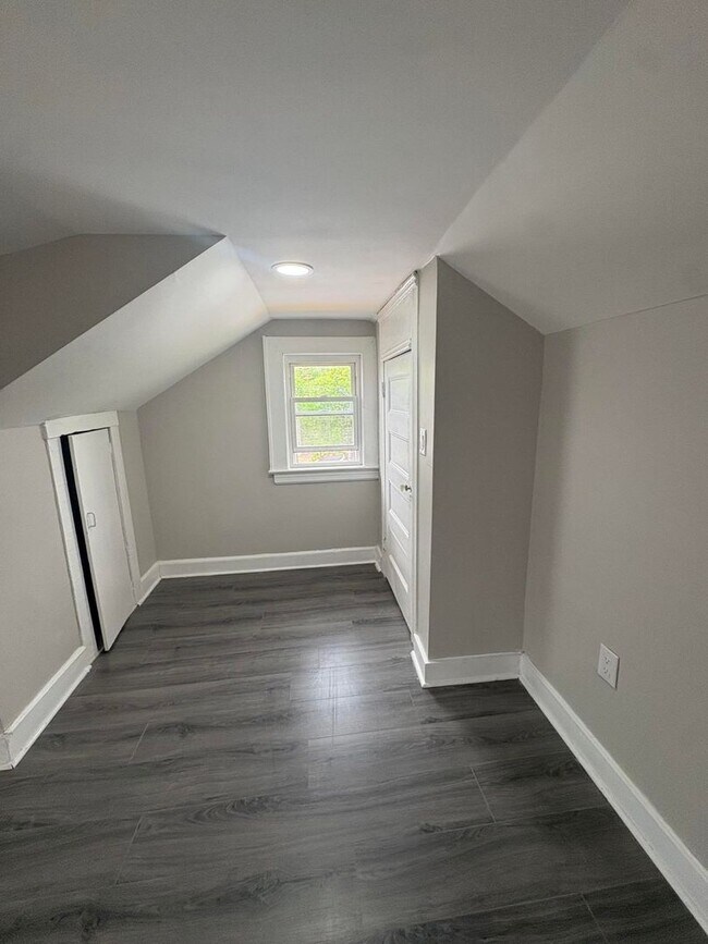 Building Photo - 28 Beechwood Pl