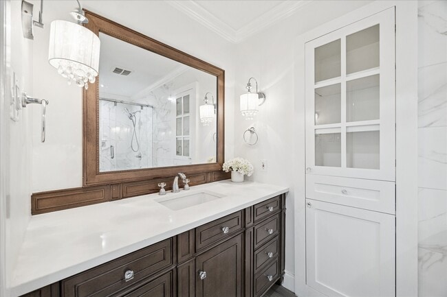 Building Photo - 854 Augusta Dr