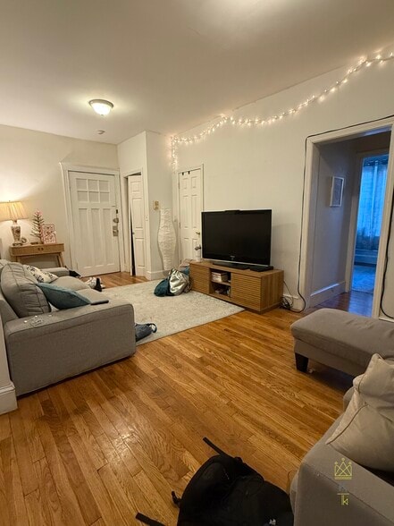 Building Photo - 56 Egmont St