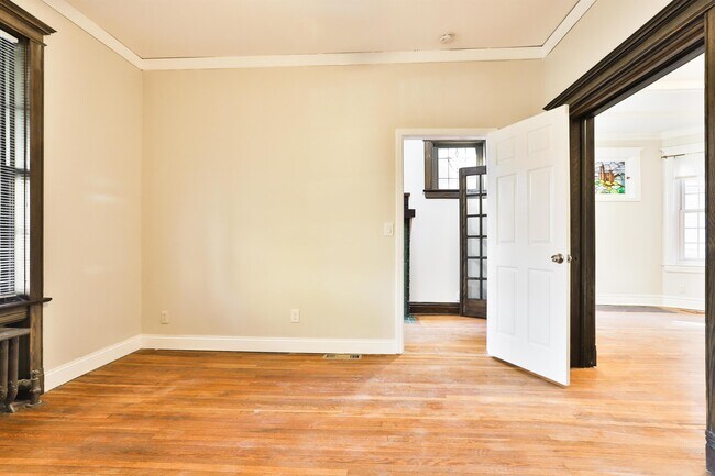 Building Photo - 6105-6107 Waterman Blvd