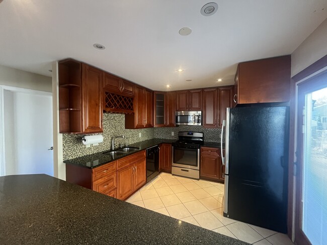 Building Photo - 1748 Brookdale Rd