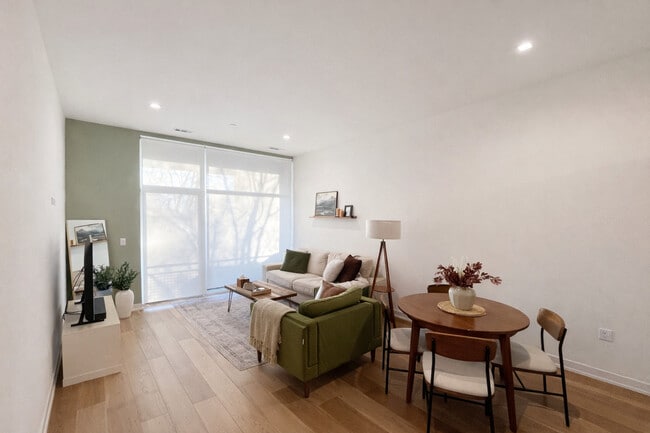 Building Photo - 4513 N Clark St