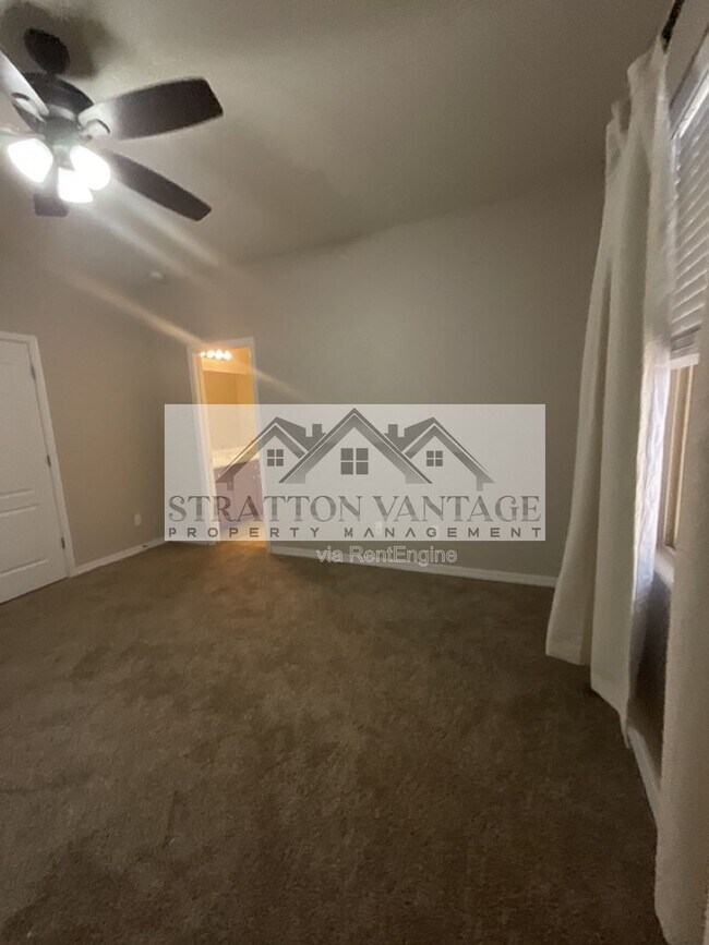 Building Photo - 24531 W Mobile Ln