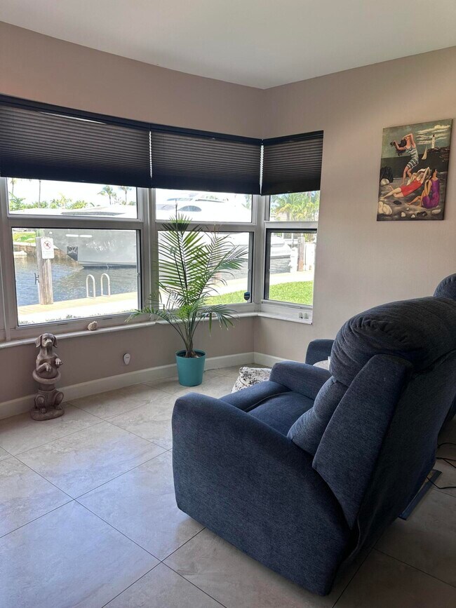 Building Photo - 3121 NE 51st St