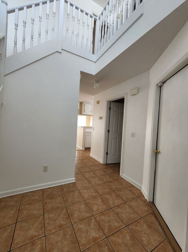 Building Photo - 143 S Spring View Dr