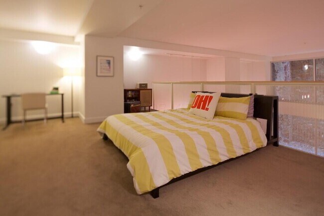 Building Photo - 106 N High St