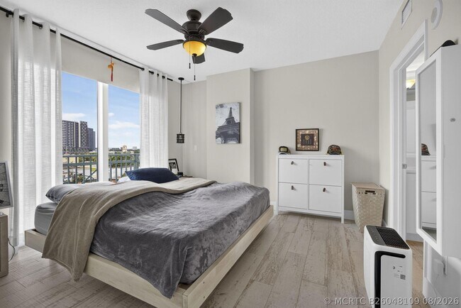 Building Photo - 403 S Sapodilla Ave