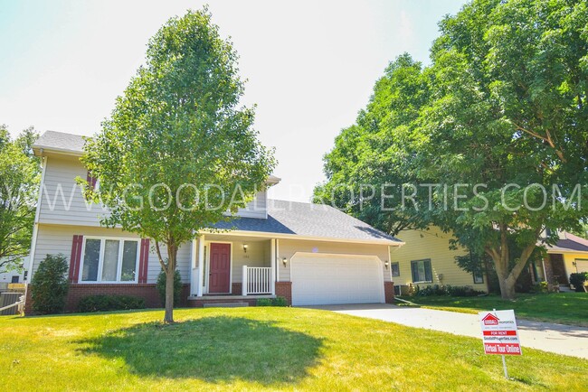 Primary Photo - 3 Bedroom West Des Moines Home for Rent
