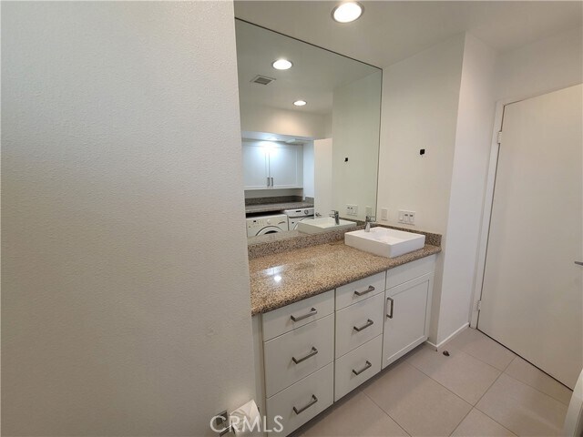 Building Photo - 555 S Thornhill Rd