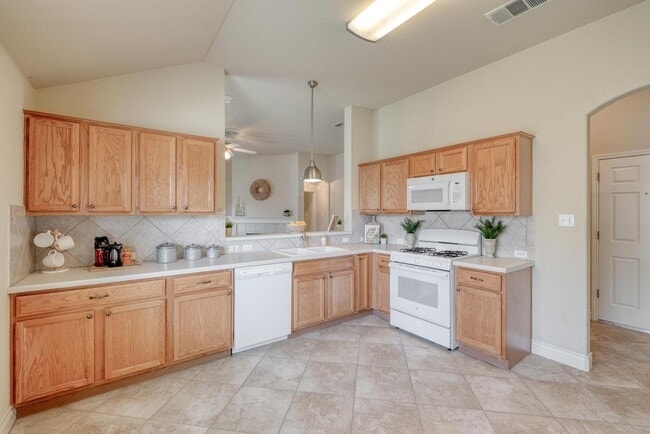 Building Photo - 1303 Ridgewood Dr