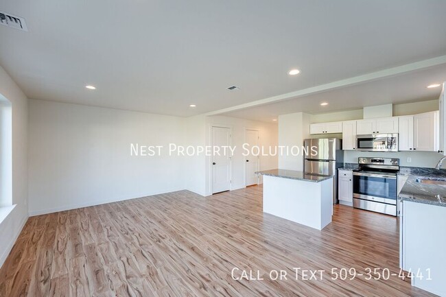 Building Photo - 1073 S Grand Dr