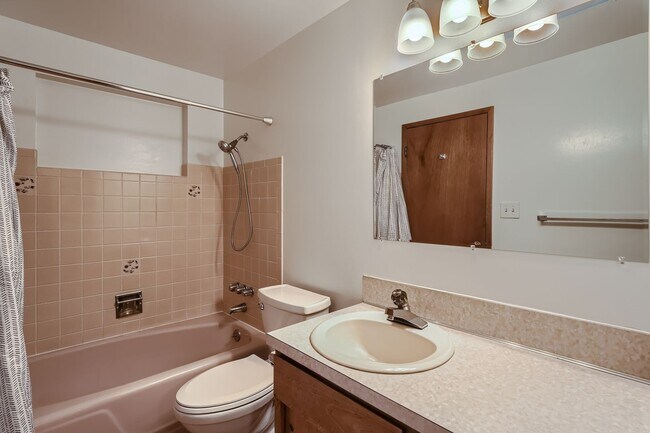 Building Photo - 3612 Strattford Ct