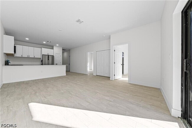 Building Photo - 2220 Kenneth Ave S