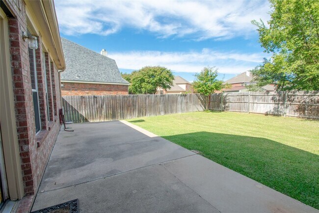 Building Photo - 1309 Rosebrook Dr