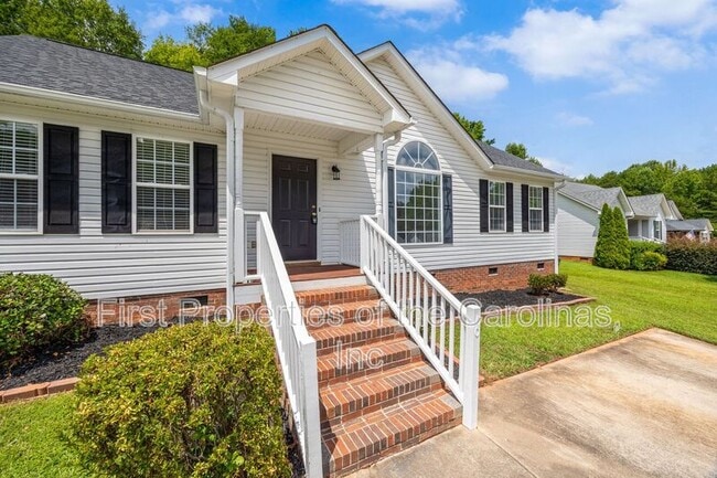 Building Photo - 104 Webbs Mill Dr