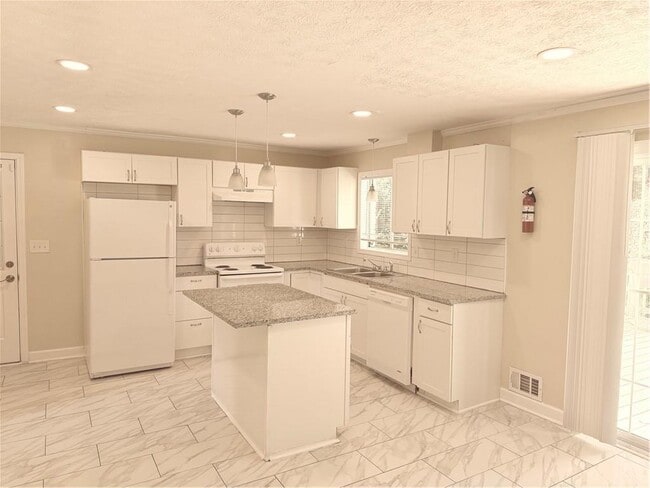 Building Photo - 4707 Riverwood Cir
