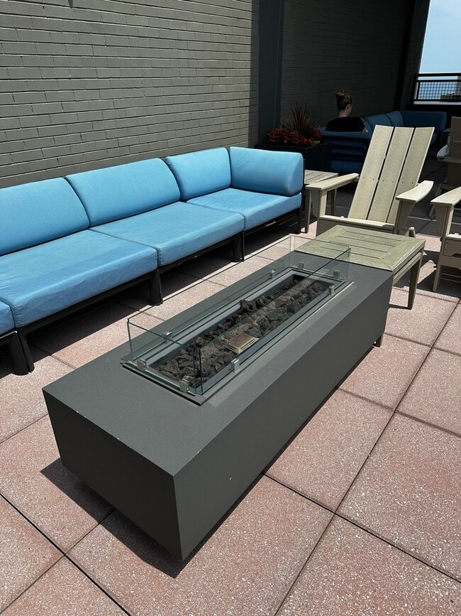 Building Photo - 247 E Chestnut St