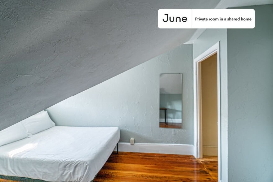 Building Photo - Room in Shared 6 bed/2 bath home