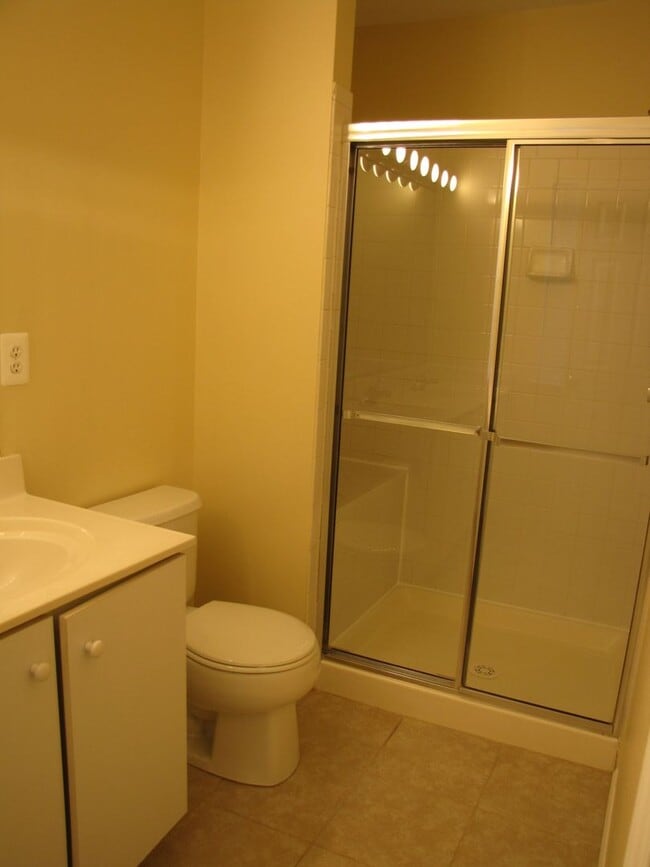 Building Photo - Townhouse In Sterling