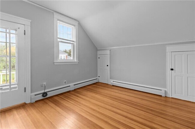 Building Photo - 334 Jastram St