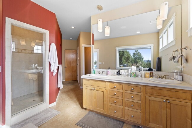 Building Photo - Beautiful, 5-Bedroom, Spacious, Damascus Home with Incredible Views