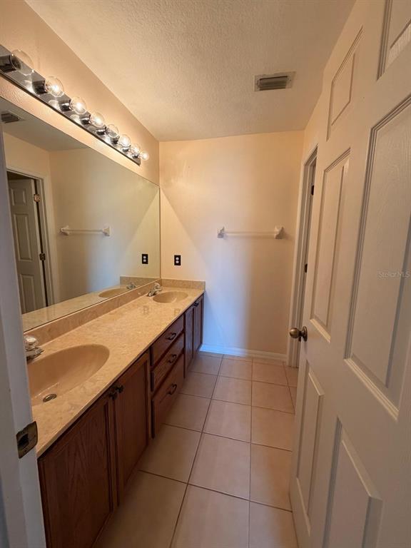 Building Photo - 2418 Huron Cir