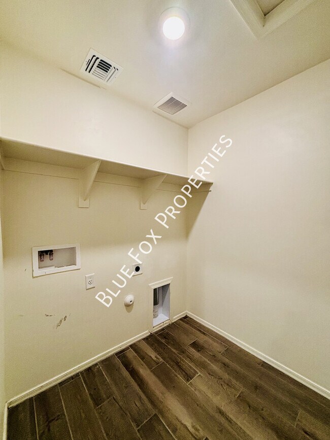 Building Photo - 6563 W Camino Pizarro