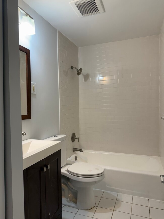 Full Bath - 4 Doncaster Ct