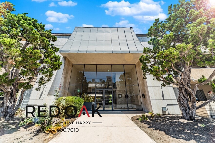 Building Photo - 10741 Moorpark St