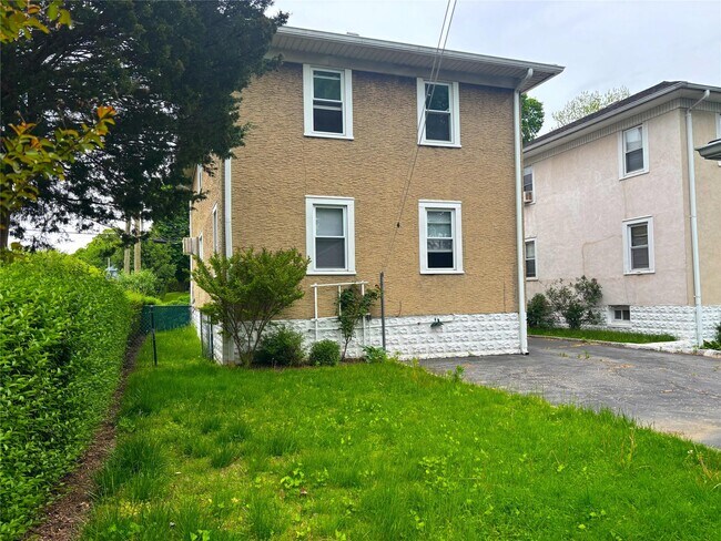 Building Photo - 122 Lispenard Ave