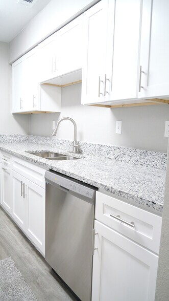 Building Photo - 6021 Camellia Dr
