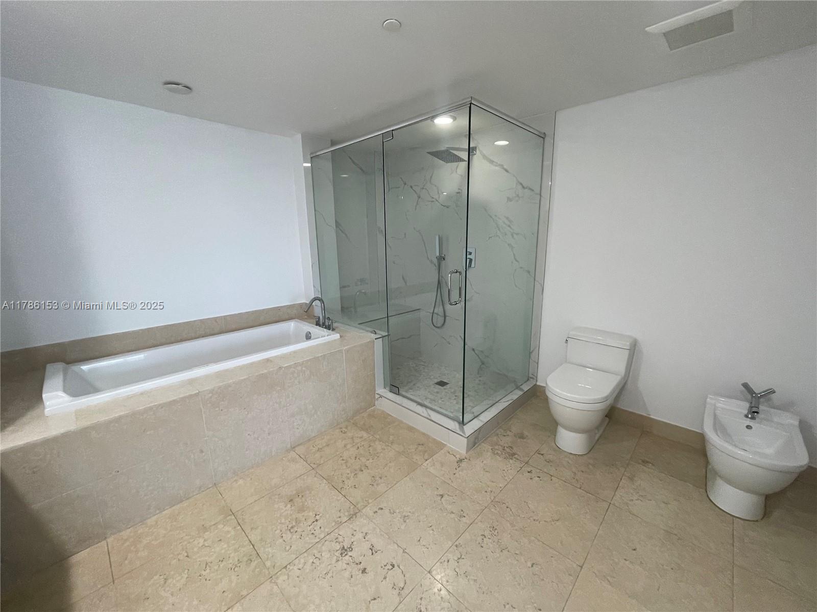 Building Photo - 465 Brickell Ave