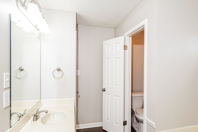 Building Photo - 5599 Annandale Dr