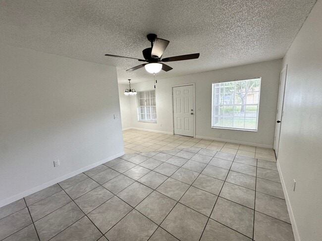 Building Photo - Charming 3 Bedroom Home in Apopka!