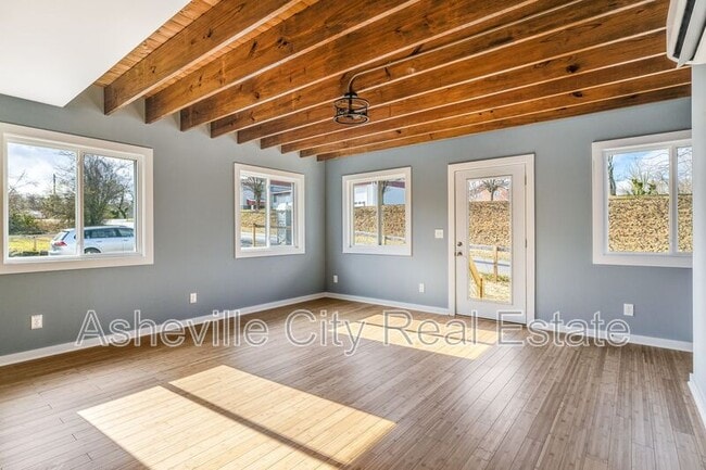 Building Photo - 12 New St