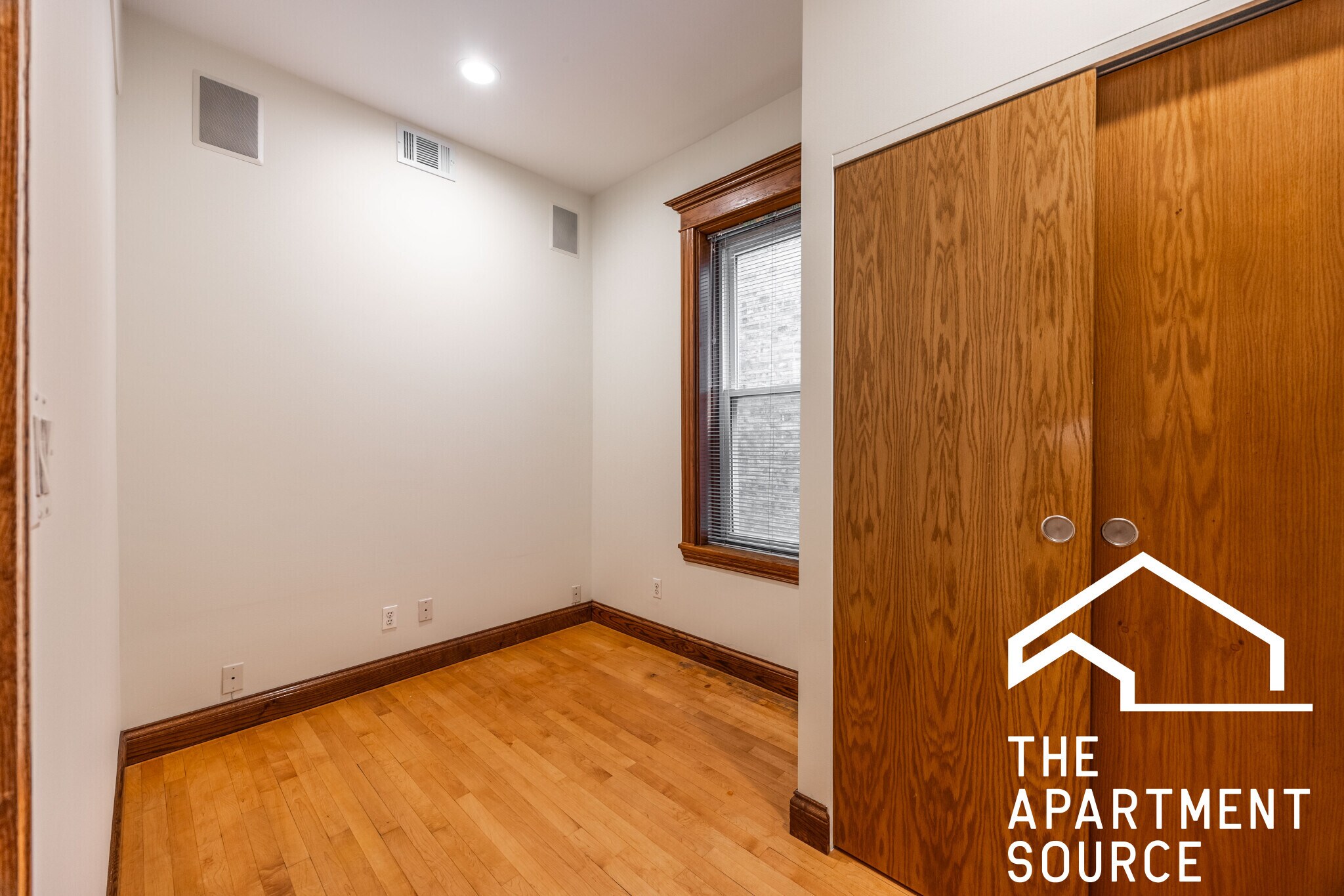 Building Photo - 3249 W Evergreen Ave