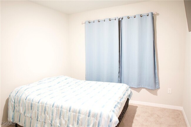 Building Photo - 413 SE 4th St