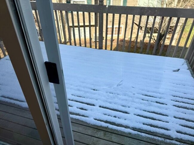 Building Photo - Beautiful 3BR 3BA Townhouse • Updated Kitchen • Deck • 2-Car Garage in Beavercreek