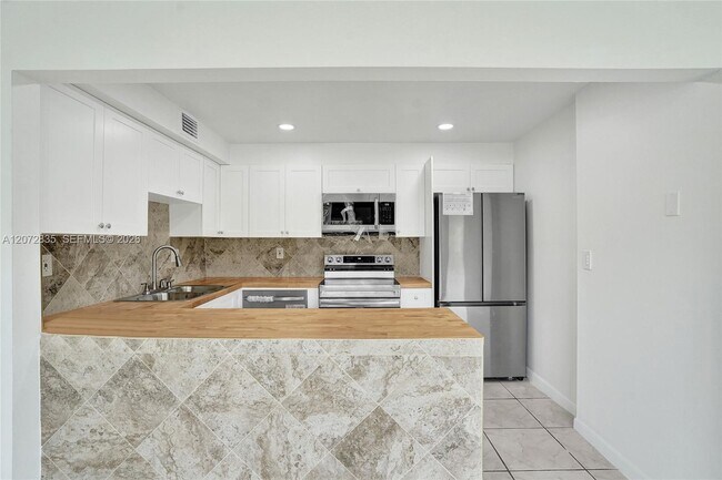 Building Photo - 5700 SW 127th Ave
