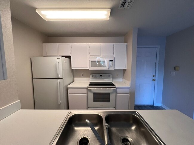 Building Photo - Awesome apartment at Cypress fairway!