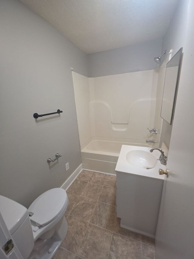 Building Photo - Single-Level 1-Bedroom Home with Yard and Covered Porch in Sparta