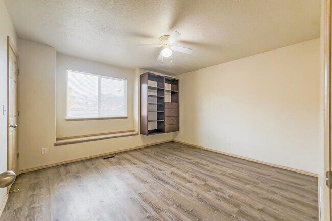 Building Photo - Charming 2 Bedroom Home with Modern Comforts and Pet-Friendly Living - Available NOW!