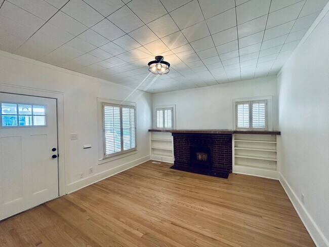Building Photo - 1020 S Quincy Ave