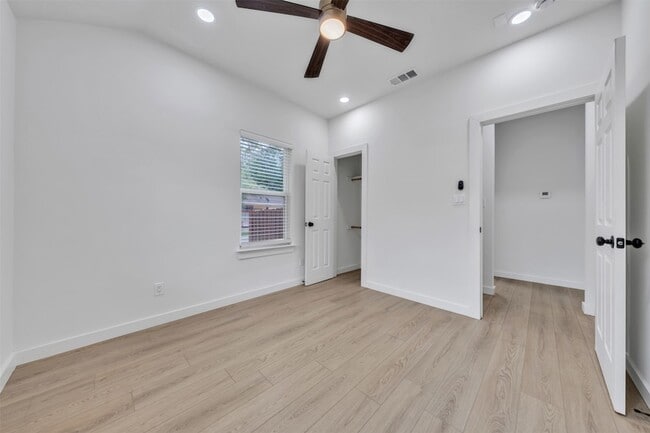 Building Photo - 601 Pearson Ave