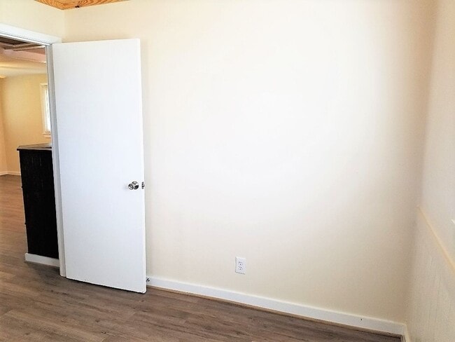 Building Photo - 142 Booker St