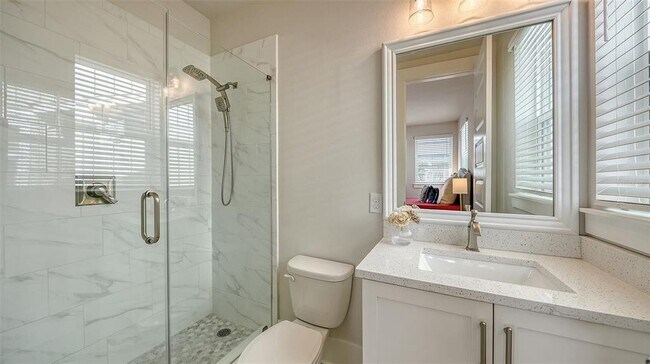 Building Photo - 512 Laurel Pk Dr