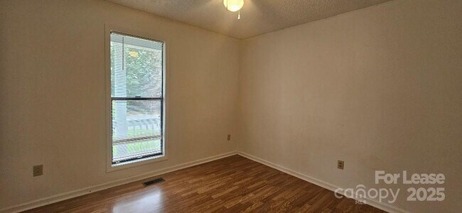 Building Photo - 8106 Tamalpais Ct