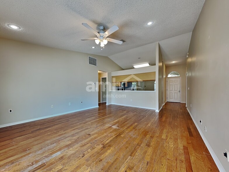 Building Photo - 27346 Breakers Dr