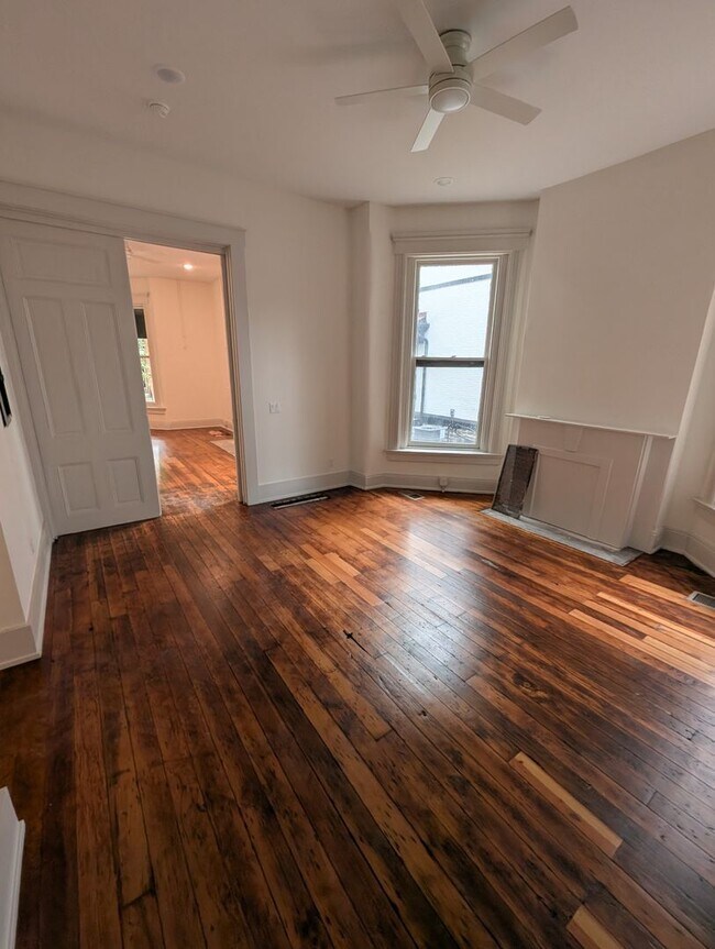 Building Photo - Beautifully Renovated, Elegant Apartments in Historic Covington