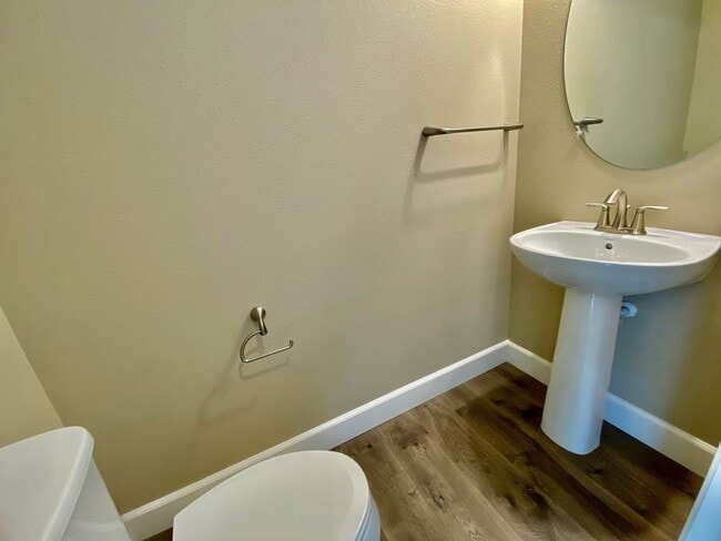 Building Photo - AVAILABLE BY 5/9, SPACIOUS 3 BED, 2.5 BATHS, 2 CAR GARAGE WITH LARGE BACKYARD ON A CUL-DE-SAC